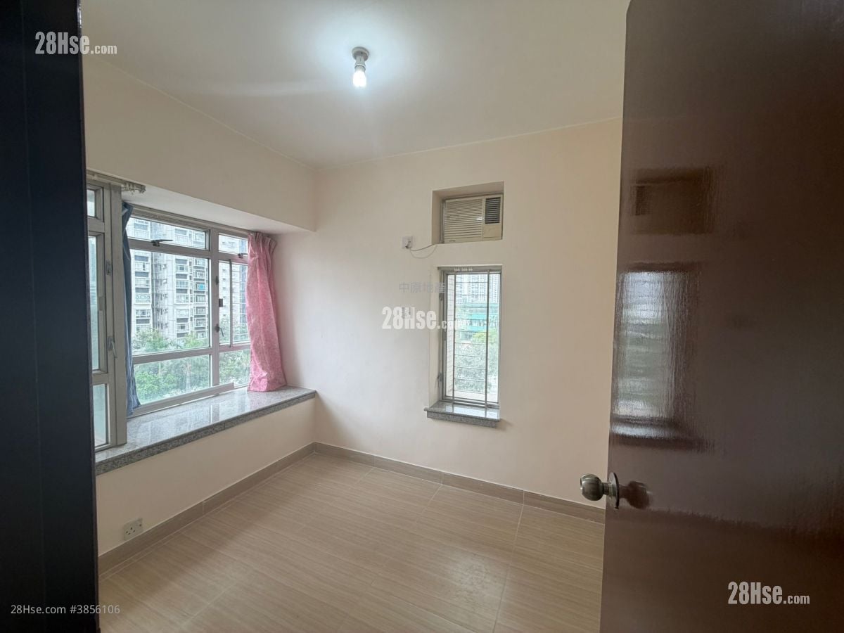 Kingswood Villas Sell 3 Bedrooms , 1 Bathroom 550 ft²