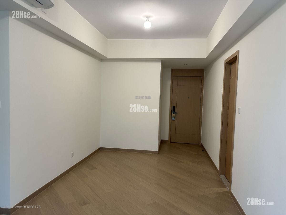 Grand Mayfair  Rental 3 Bedrooms , 2 Bathrooms 745 ft²