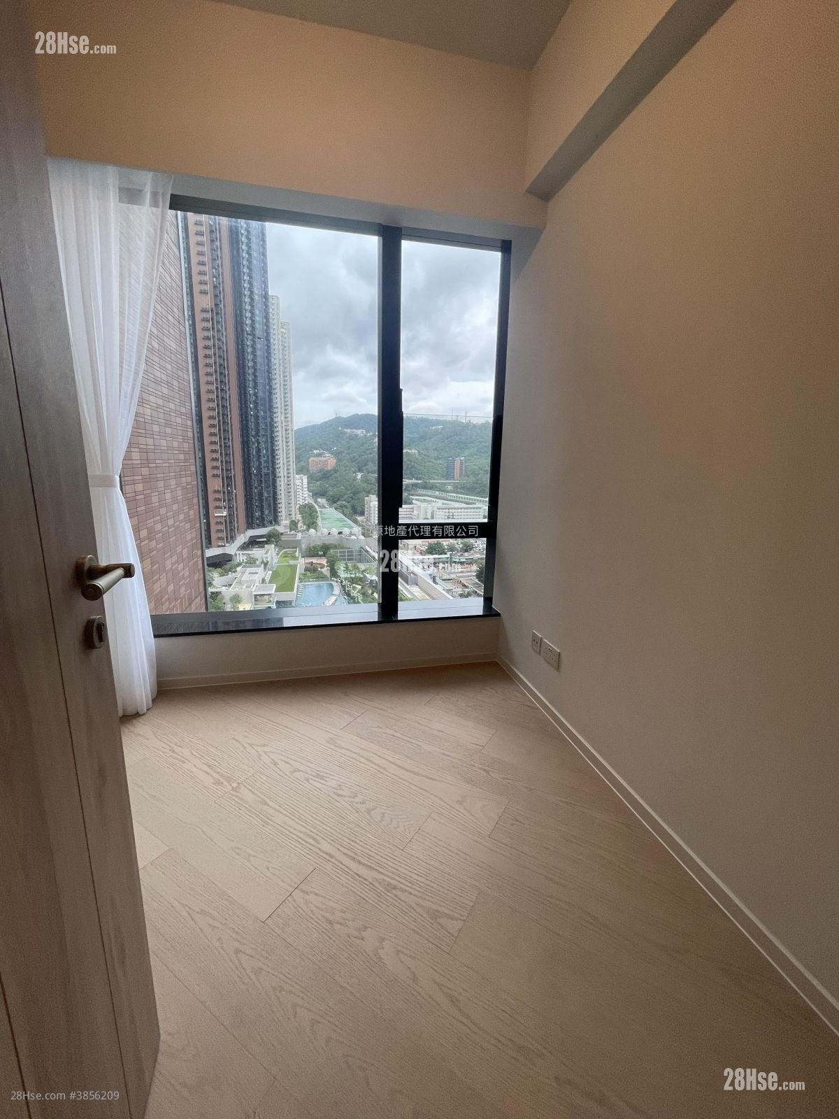 柏傲莊 售盤 3 房 , 2 浴室 847 平方呎
