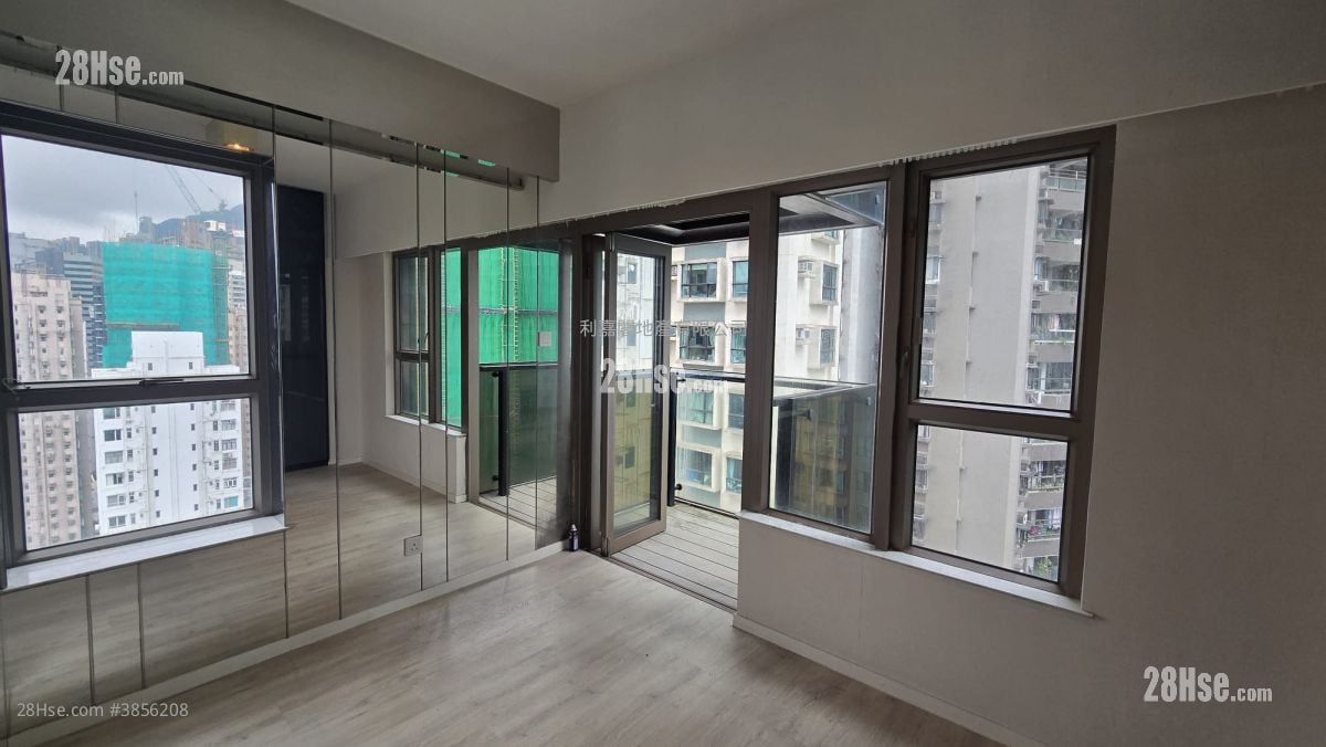 Centrepoint Sell 3 Bedrooms , 2 Bathrooms 743 ft²