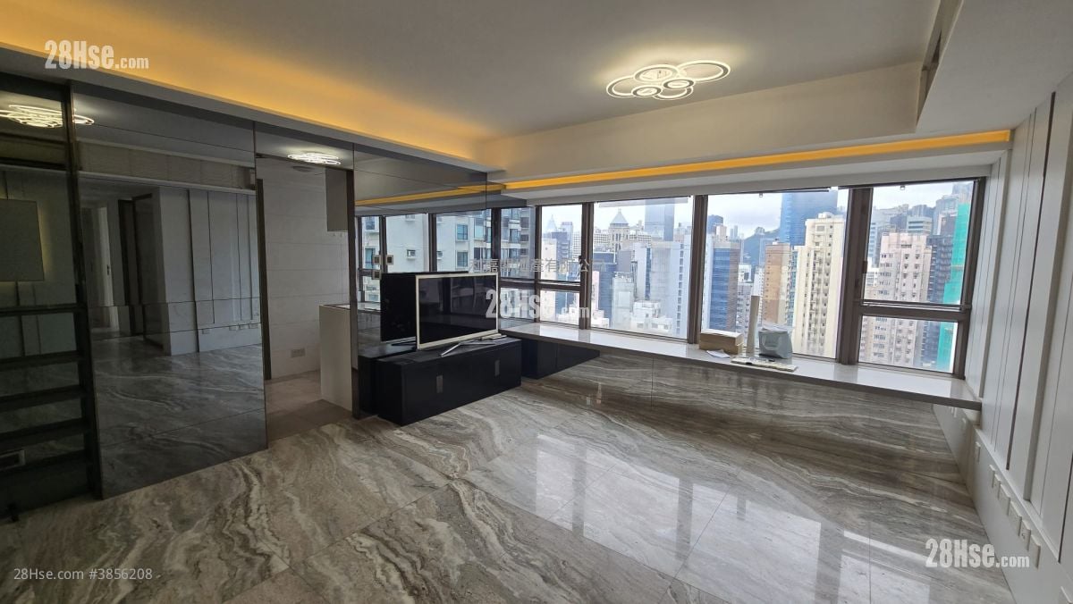 Centrepoint Sell 3 Bedrooms , 2 Bathrooms 743 ft²