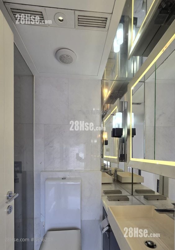 Centrepoint Sell 3 Bedrooms , 2 Bathrooms 743 ft²