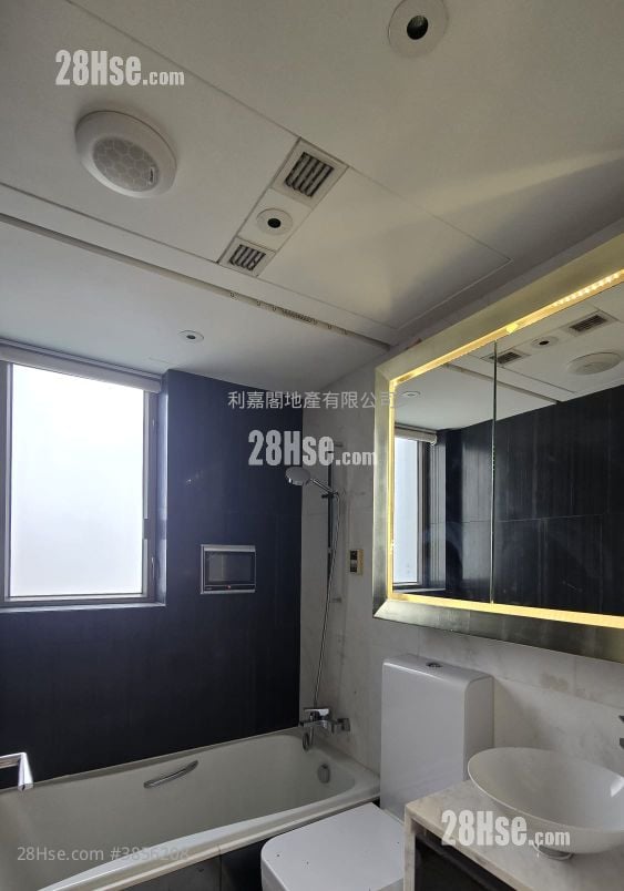 Centrepoint Sell 3 Bedrooms , 2 Bathrooms 743 ft²