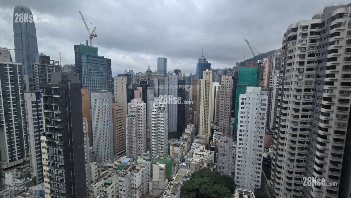 Centrepoint Sell 3 Bedrooms , 2 Bathrooms 743 ft²