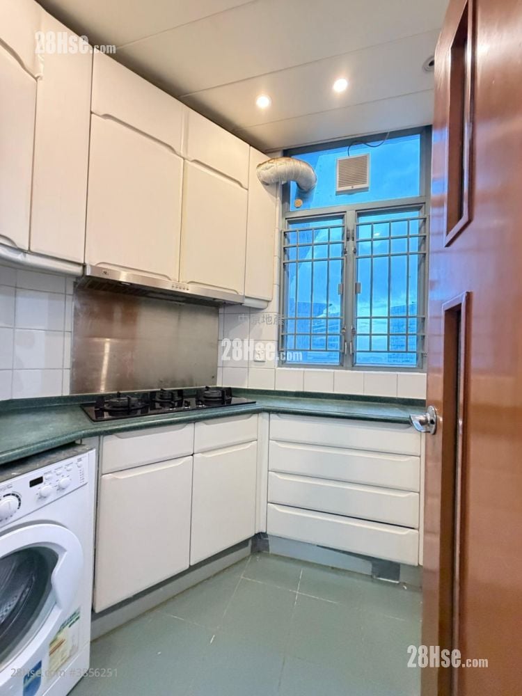 Tung Chung Crescent Sell 2 Bedrooms 544 ft²