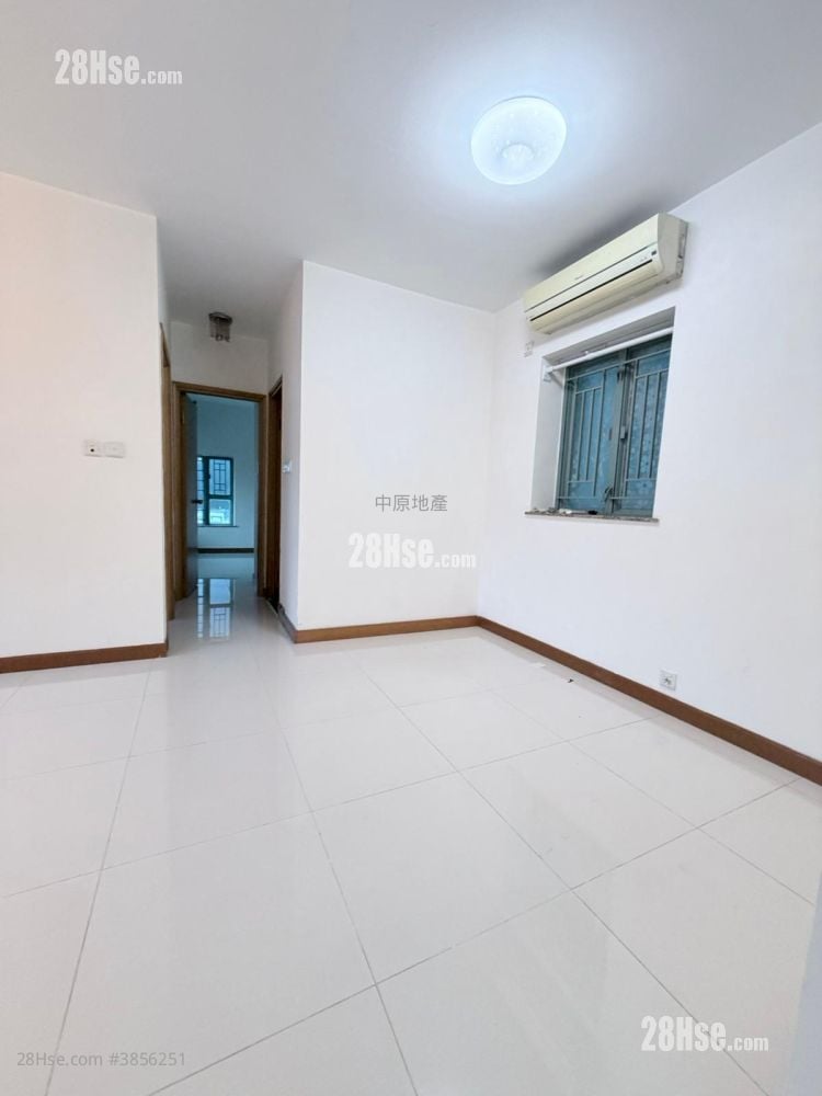 Tung Chung Crescent Sell 2 Bedrooms 544 ft²