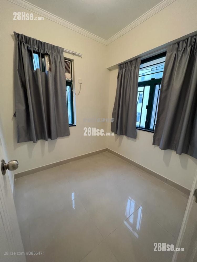 Kam Ha Court Sell 2 Bedrooms , 1 Bathroom 337 ft²