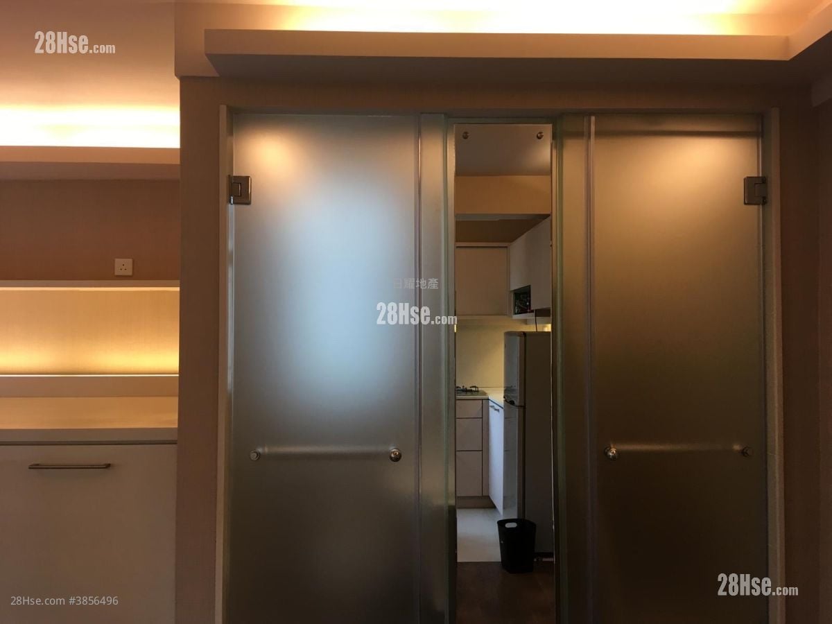 Smithfield Terrace Sell Studio , 1 Bathroom 221 ft²