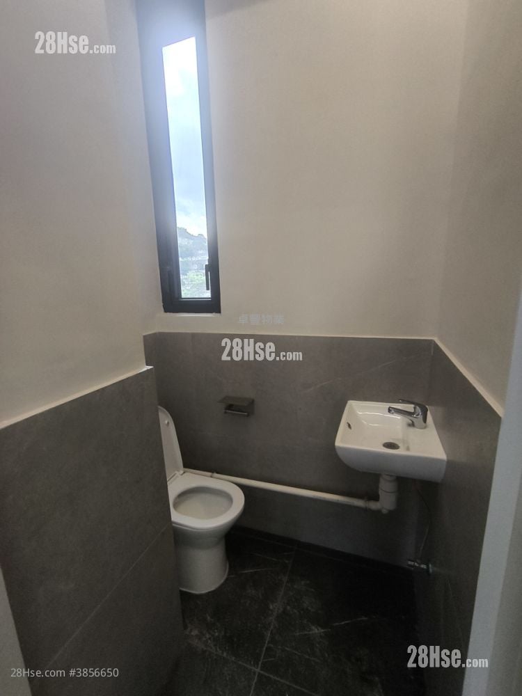 One Two One Rental Studio , 2 Toilets 1,108 ft²