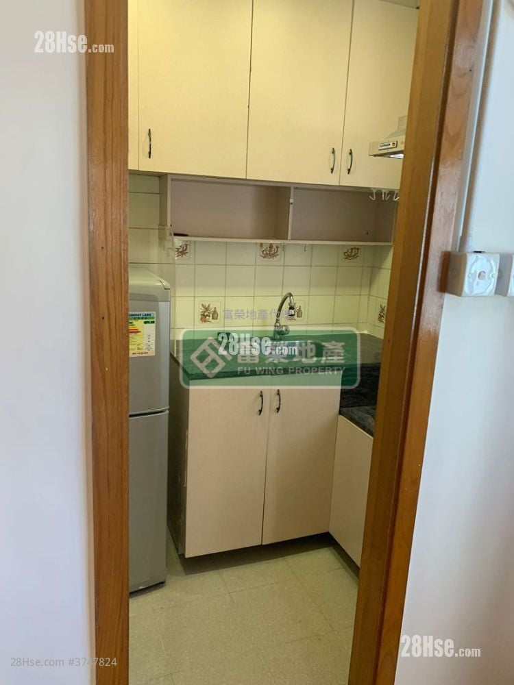 Hung Wai Building Rental 2 Bedrooms , 1 Bathroom 305 ft²