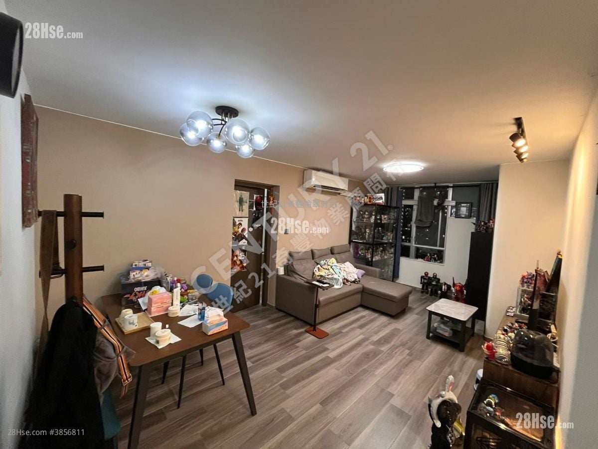 Kam Fung Court Sell 3 Bedrooms , 1 Bathroom 604 ft²