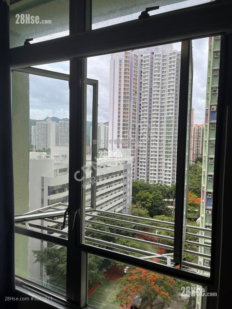Kam Fung Court Sell 3 Bedrooms , 1 Bathroom 604 ft²