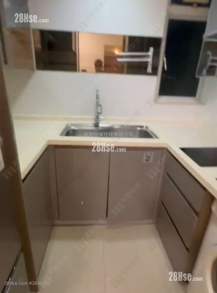 The Capitol Sell 2 Bedrooms , 1 Bathroom 519 ft²