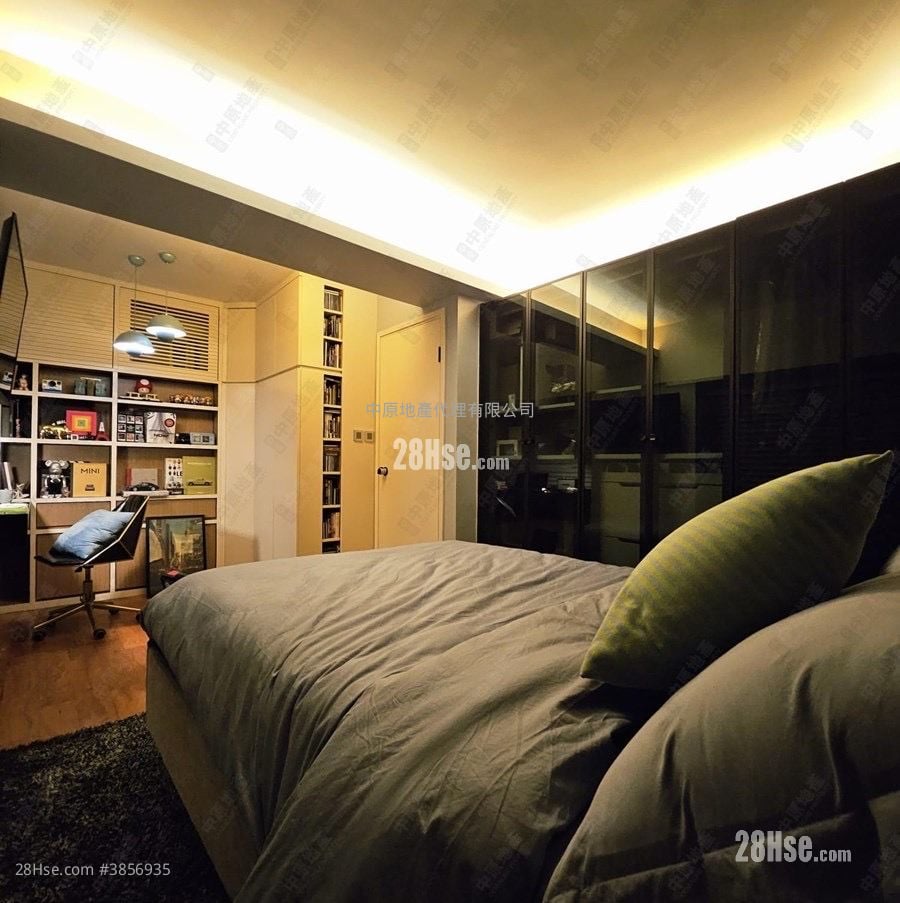 Sun Yuen Long Centre Sell 2 Bedrooms 466 ft²