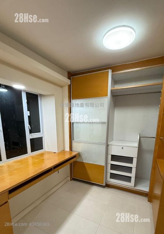Lucky Plaza Sell 2 Bedrooms , 1 Bathroom 443 ft²