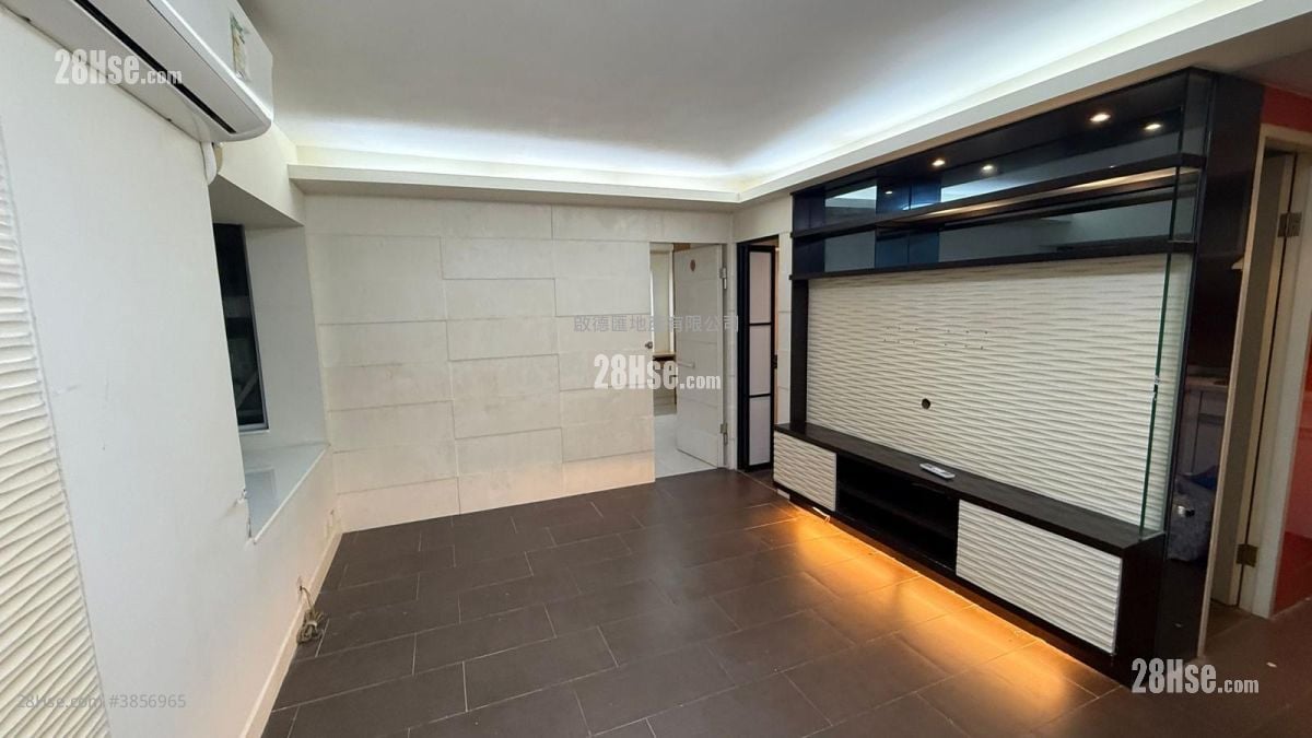 Lucky Plaza Sell 2 Bedrooms , 1 Bathroom 443 ft²