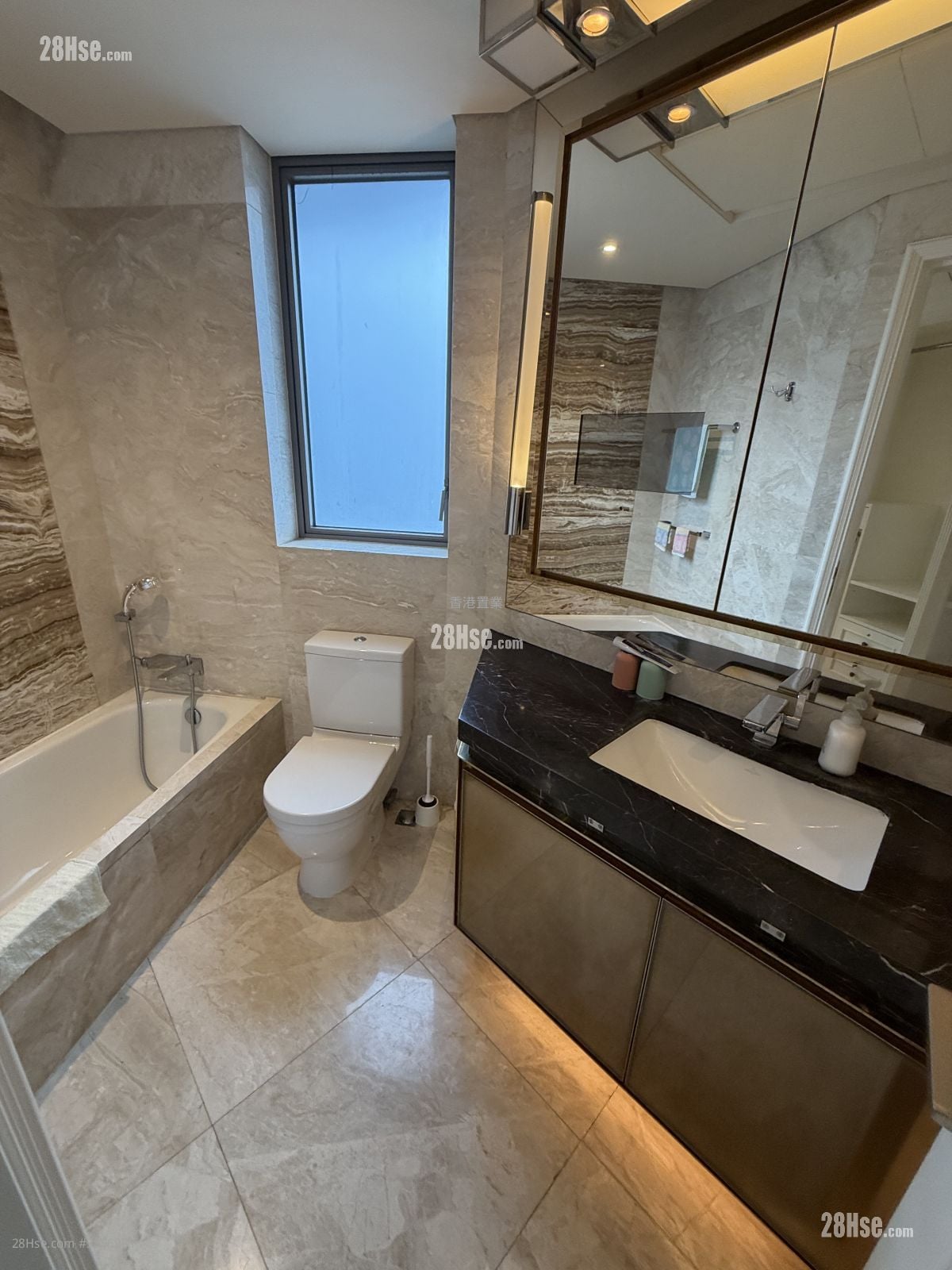 Grand Austin Rental 4 Bedrooms , 2 Bathrooms 1,127 ft²