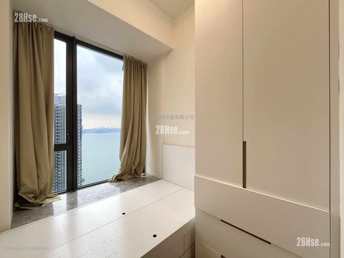 Maya Sell 2 Bedrooms 547 ft²