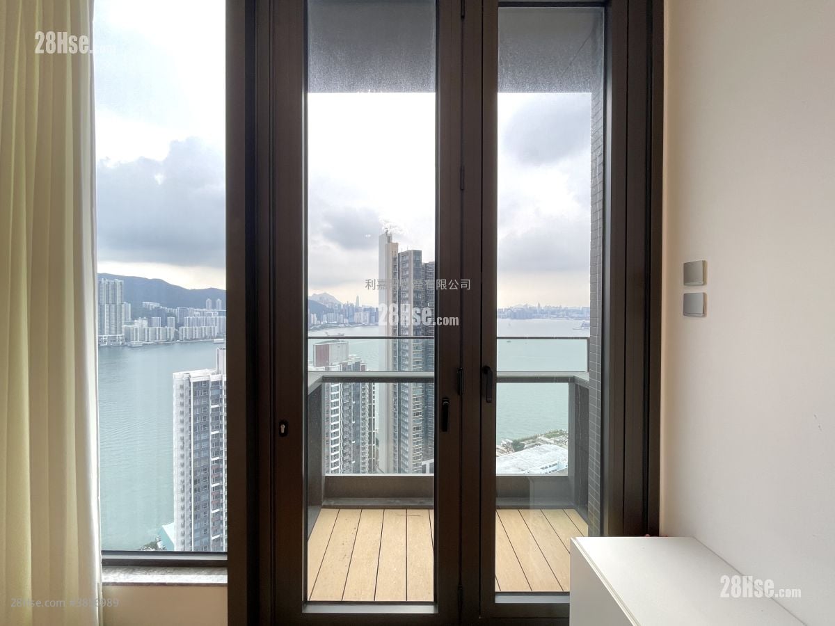 Maya Sell 2 Bedrooms 547 ft²
