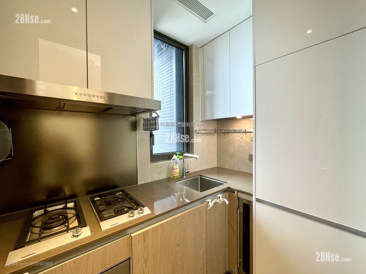 Maya Sell 2 Bedrooms 547 ft²