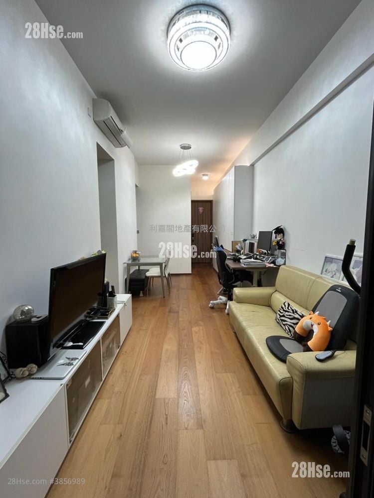 Maya Sell 2 Bedrooms 547 ft²
