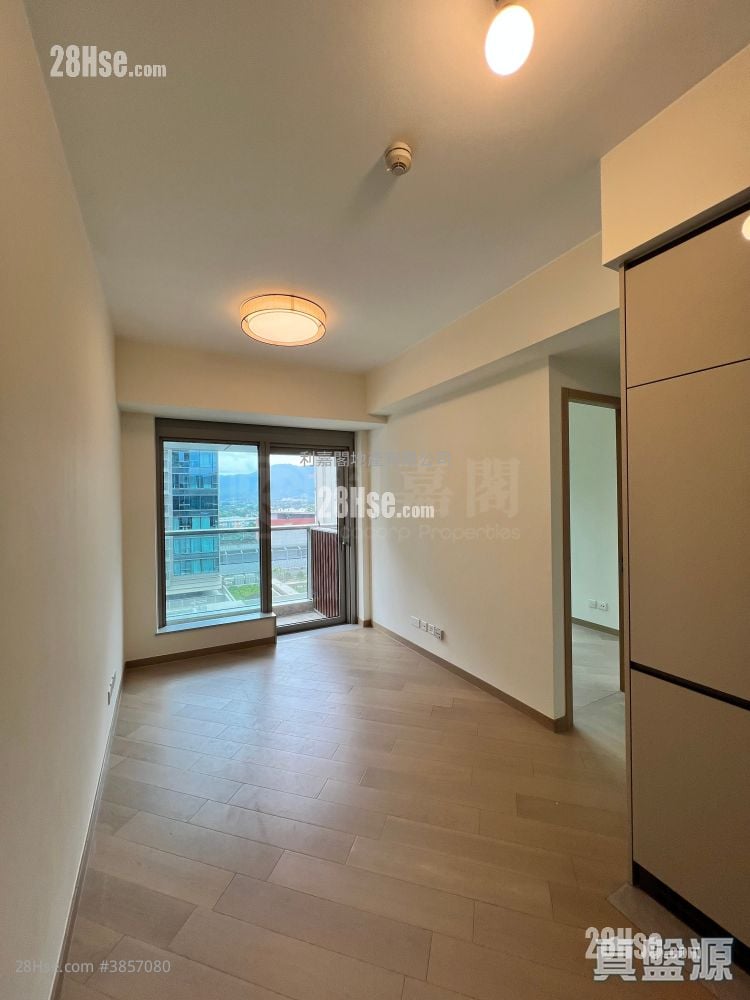 Grand Mayfair  Rental 3 Bedrooms , 1 Bathroom 542 ft²