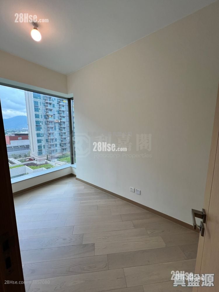 Grand Mayfair  Rental 3 Bedrooms , 1 Bathroom 542 ft²