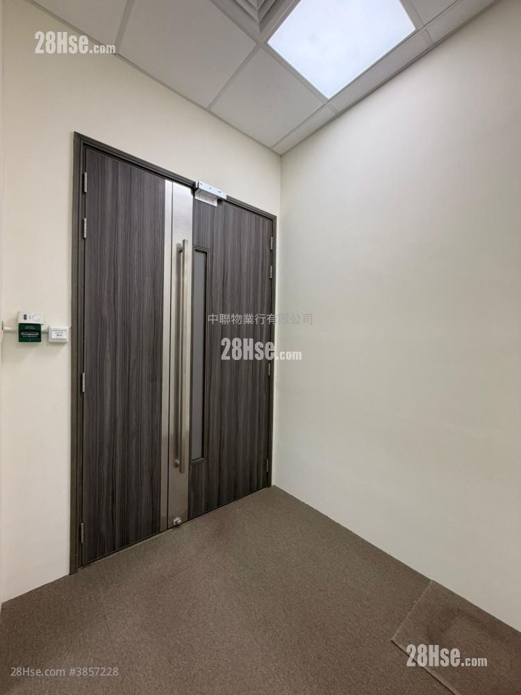 Kings Wing Plaza Rental 537 ft²