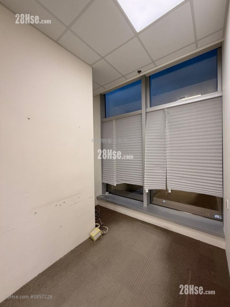 Kings Wing Plaza Rental 537 ft²