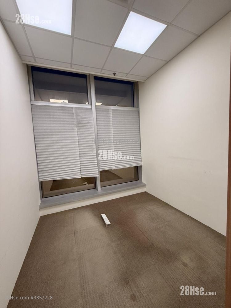 Kings Wing Plaza Rental 537 ft²