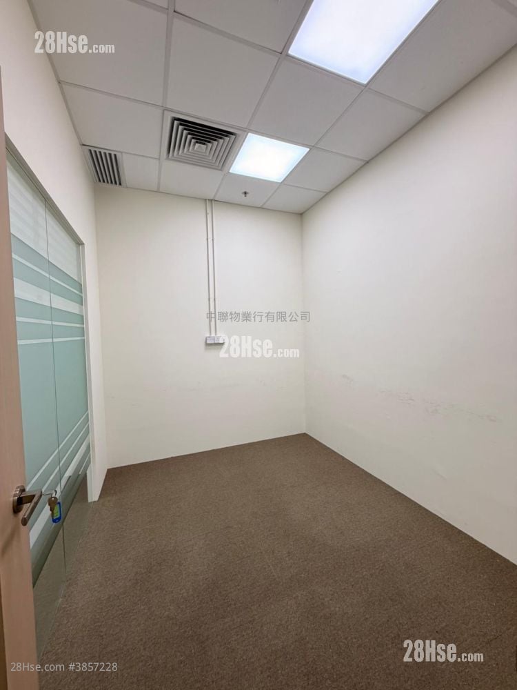 Kings Wing Plaza Rental 537 ft²