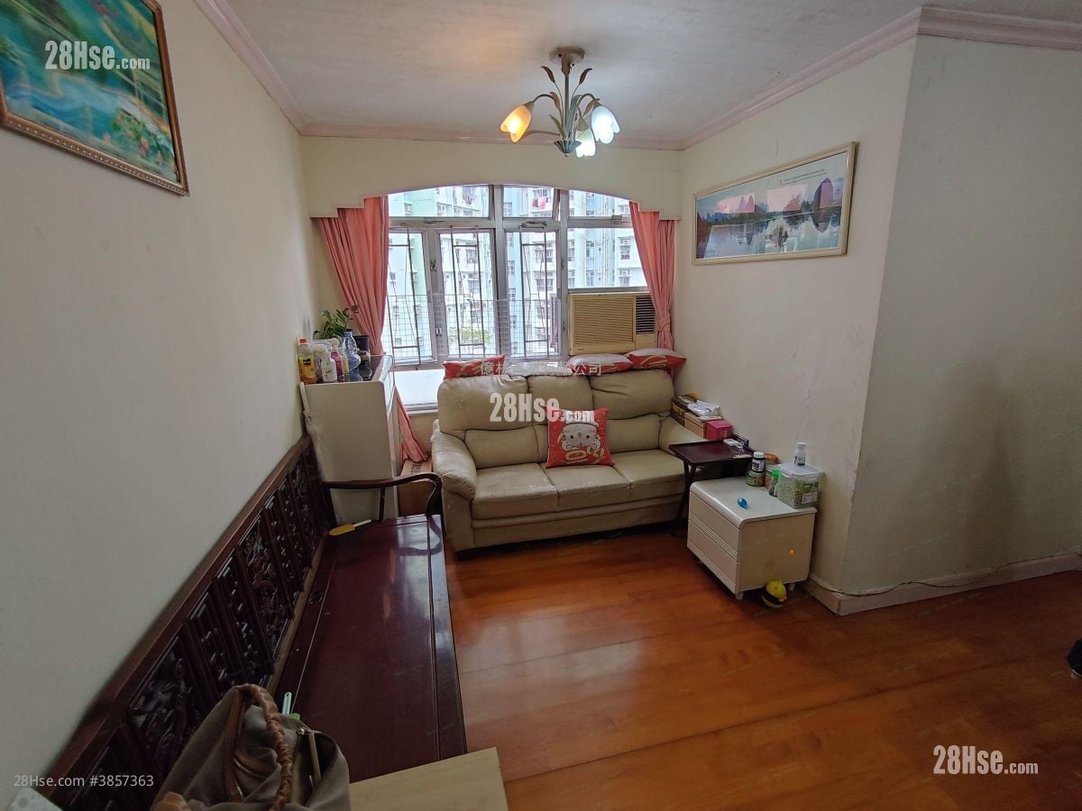 Hong Tin Court Sell 3 Bedrooms , 1 Bathroom 531 ft²