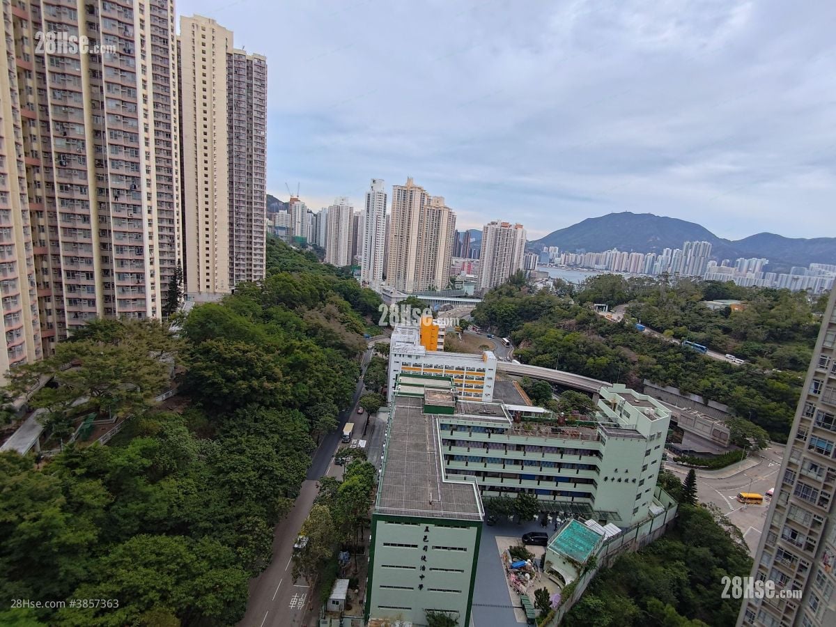 Hong Tin Court Sell 3 Bedrooms , 1 Bathroom 531 ft²