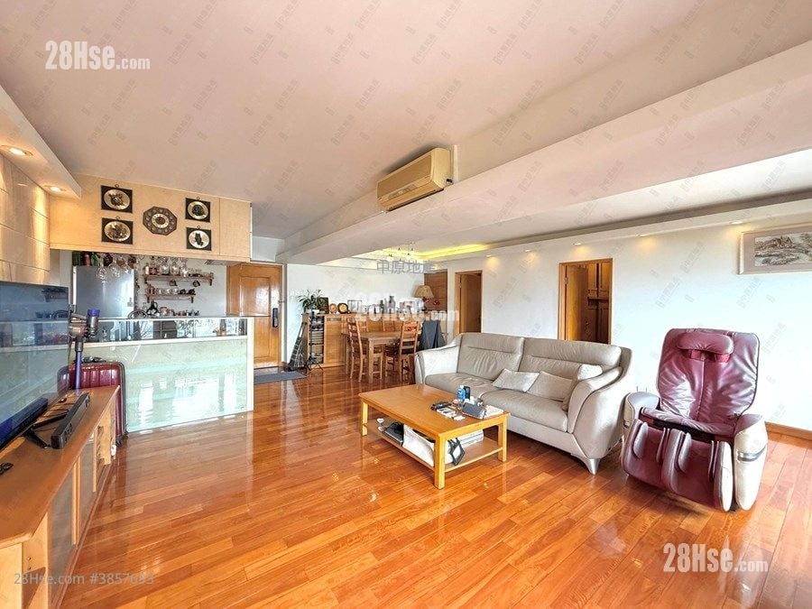 Hong Kong Gold Coast Sell 1,052 ft²