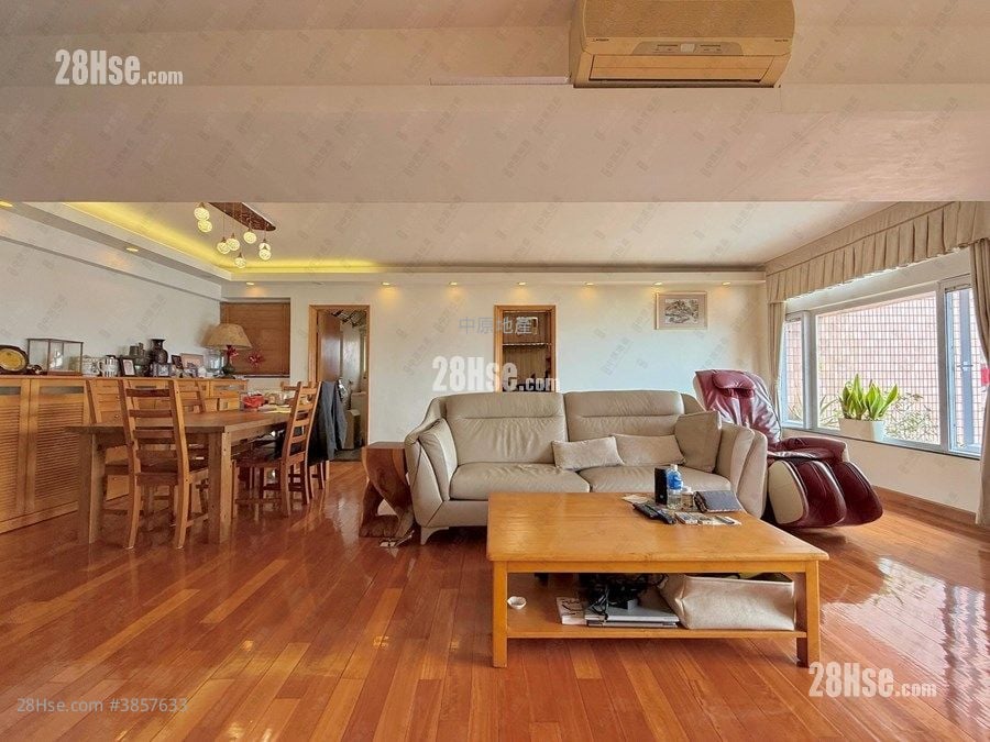 Hong Kong Gold Coast Sell 1,052 ft²