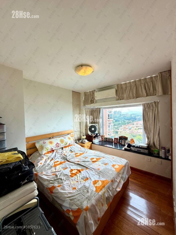 Hong Kong Gold Coast Sell 1,052 ft²