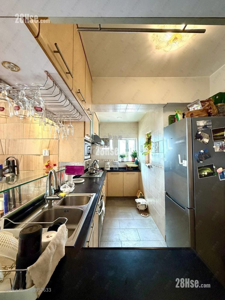 Hong Kong Gold Coast Sell 1,052 ft²