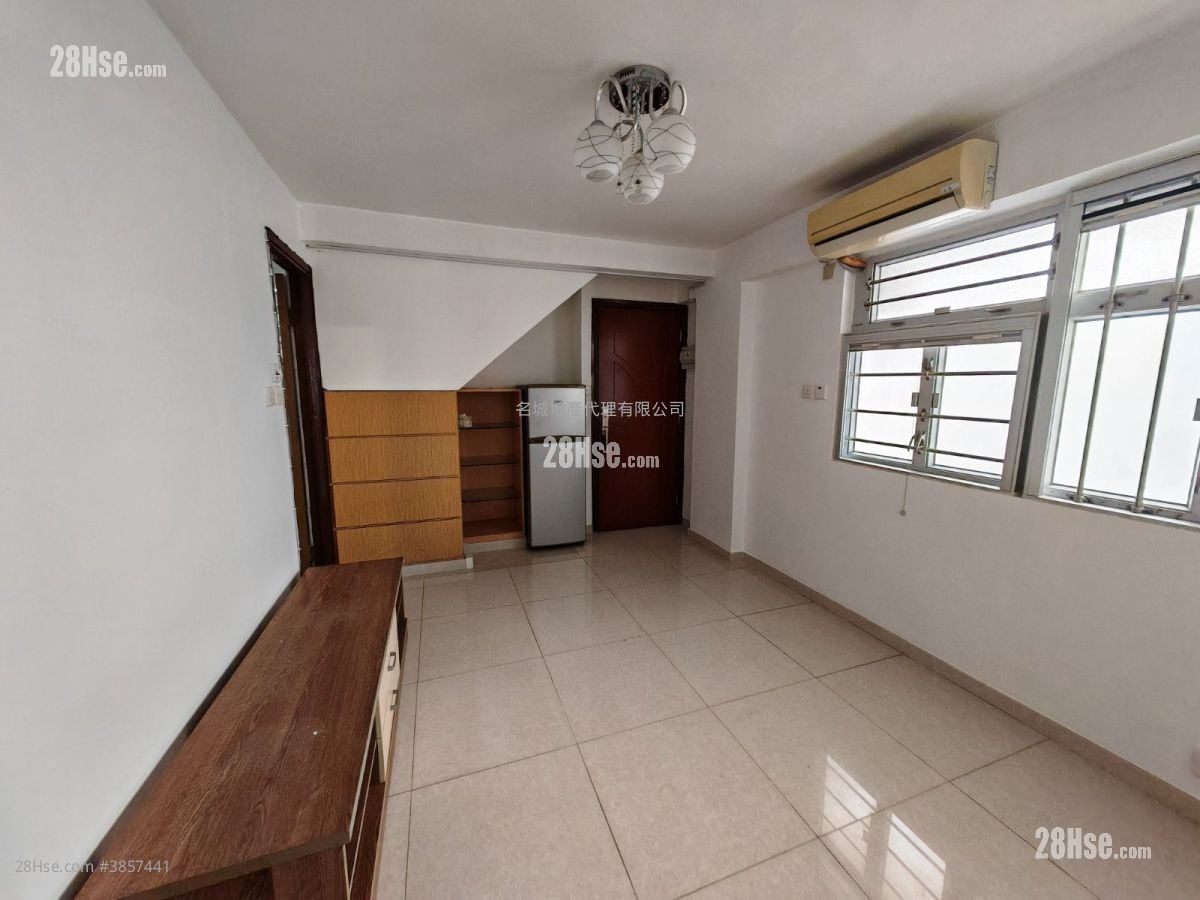 Sheung Wo Che Sell 2 Bedrooms , 1 Bathroom 425 ft²