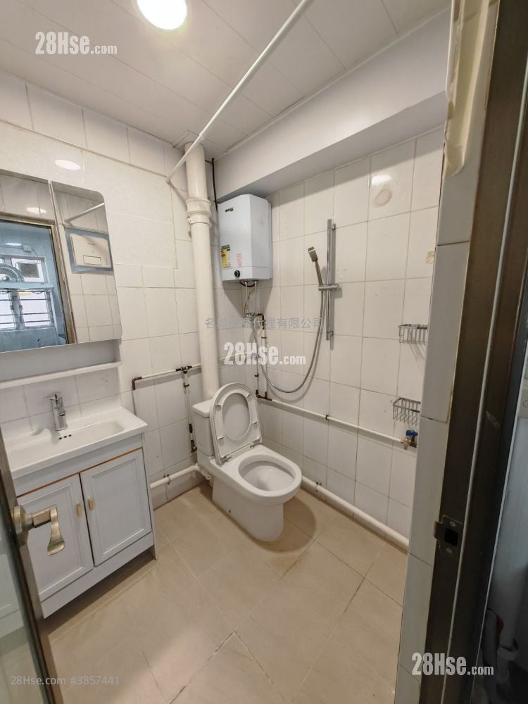 Sheung Wo Che Sell 2 Bedrooms , 1 Bathroom 425 ft²