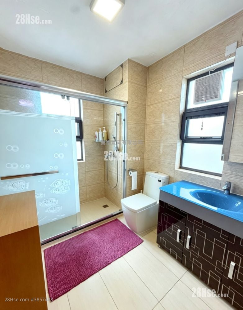 Village Rental 4 Bedrooms , 5+ Bathrooms 4,000 ft²
