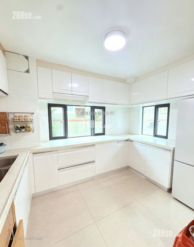 Village Rental 4 Bedrooms , 5+ Bathrooms 4,000 ft²