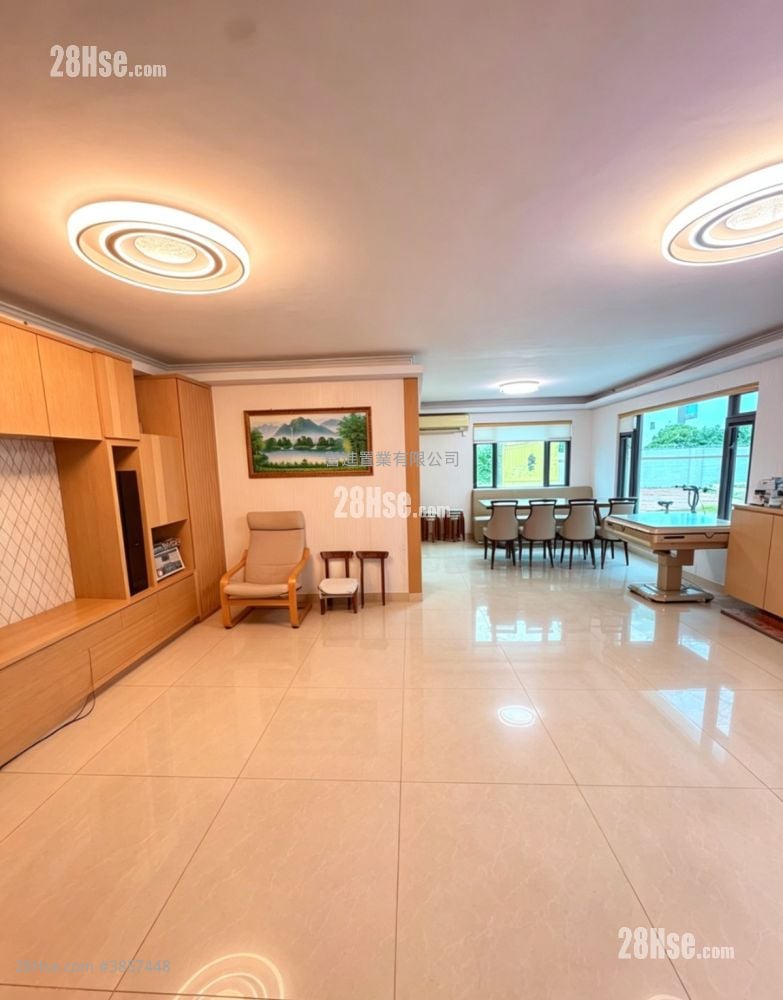 Village Rental 4 Bedrooms , 5+ Bathrooms 4,000 ft²