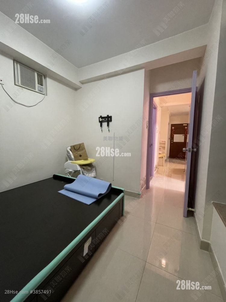 Park Royale Sell 2 Bedrooms , 1 Bathroom 489 ft²