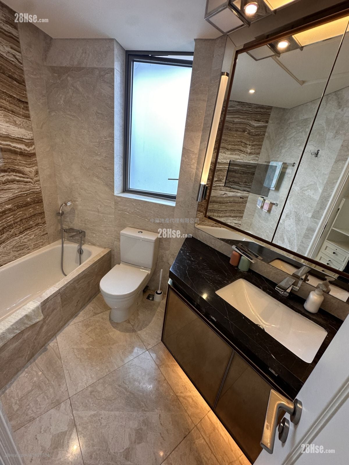 Grand Austin Rental 4 Bedrooms , 3 Bathrooms 1,127 ft²