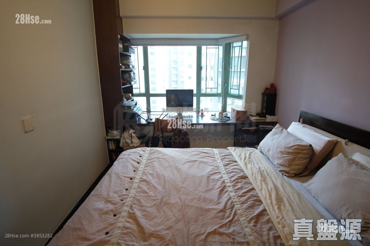 Goldwin Heights Sell 3 Bedrooms , 1 Bathroom 802 ft²