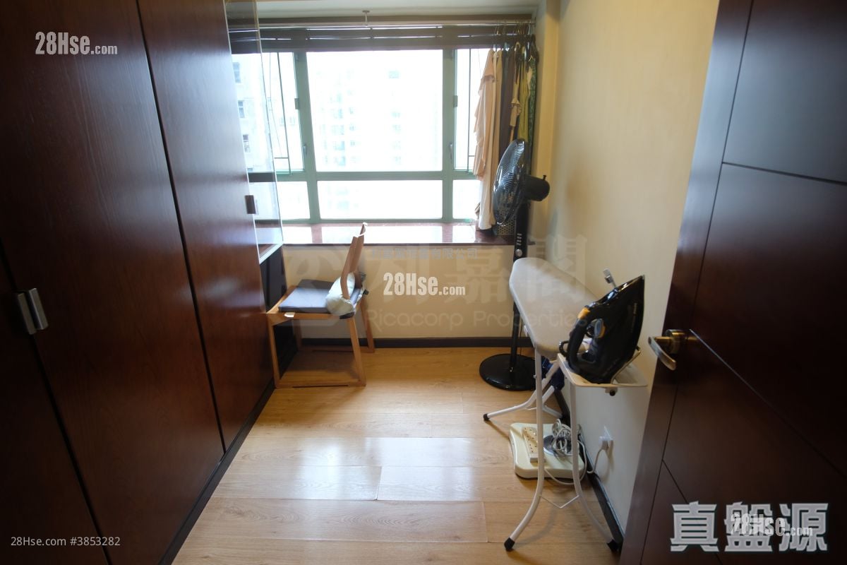 Goldwin Heights Sell 3 Bedrooms , 1 Bathroom 802 ft²