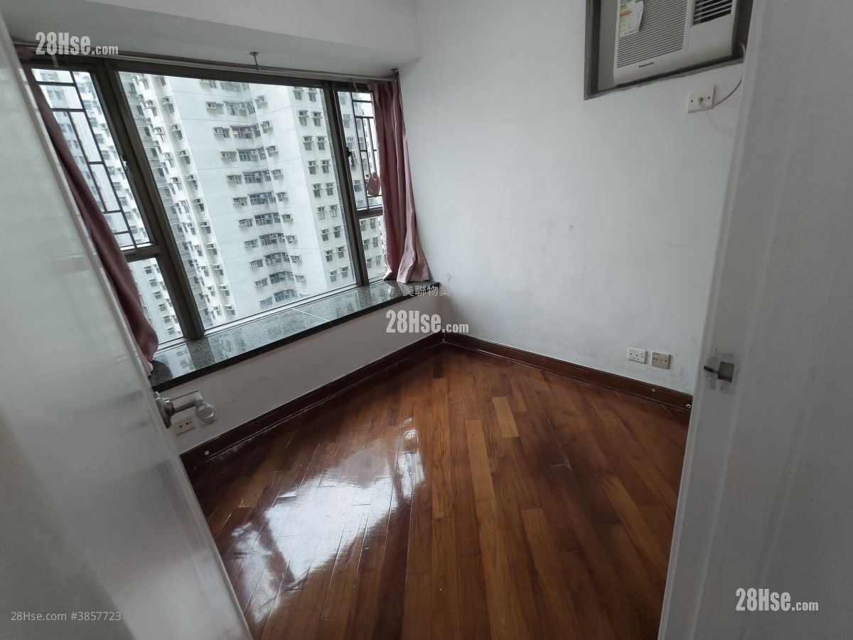Tseung Kwan O Plaza Sell 3 Bedrooms , 1 Bathroom 489 ft²