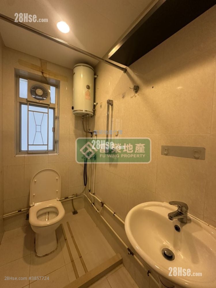 Wah Lok Building Sell 2 Bedrooms , 1 Bathroom 360 ft²