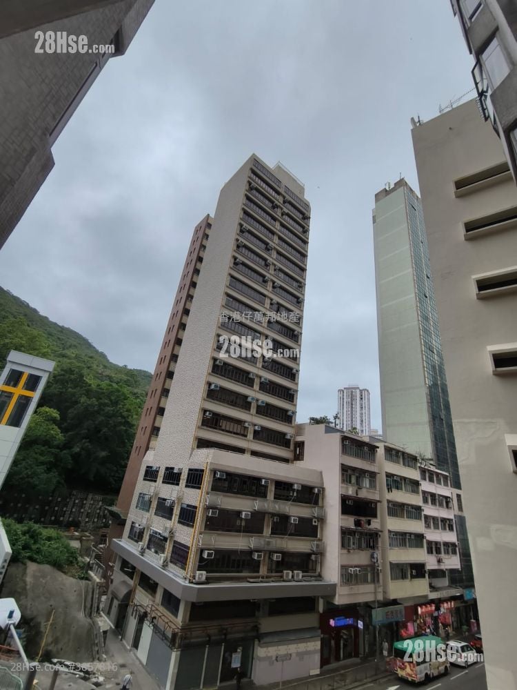 Aberdeen Centre Rental 3 Bedrooms 559 ft²
