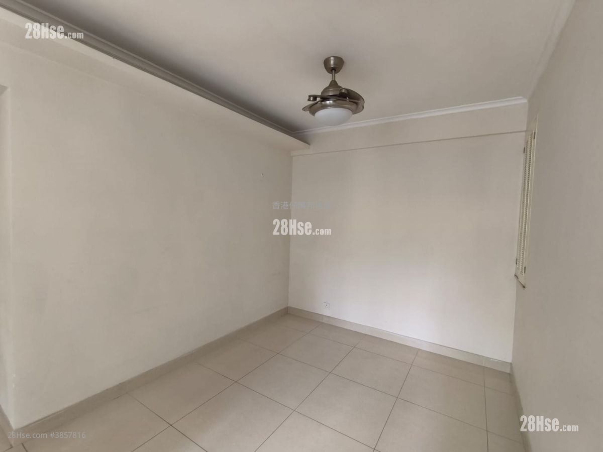 Aberdeen Centre Rental 3 Bedrooms 559 ft²